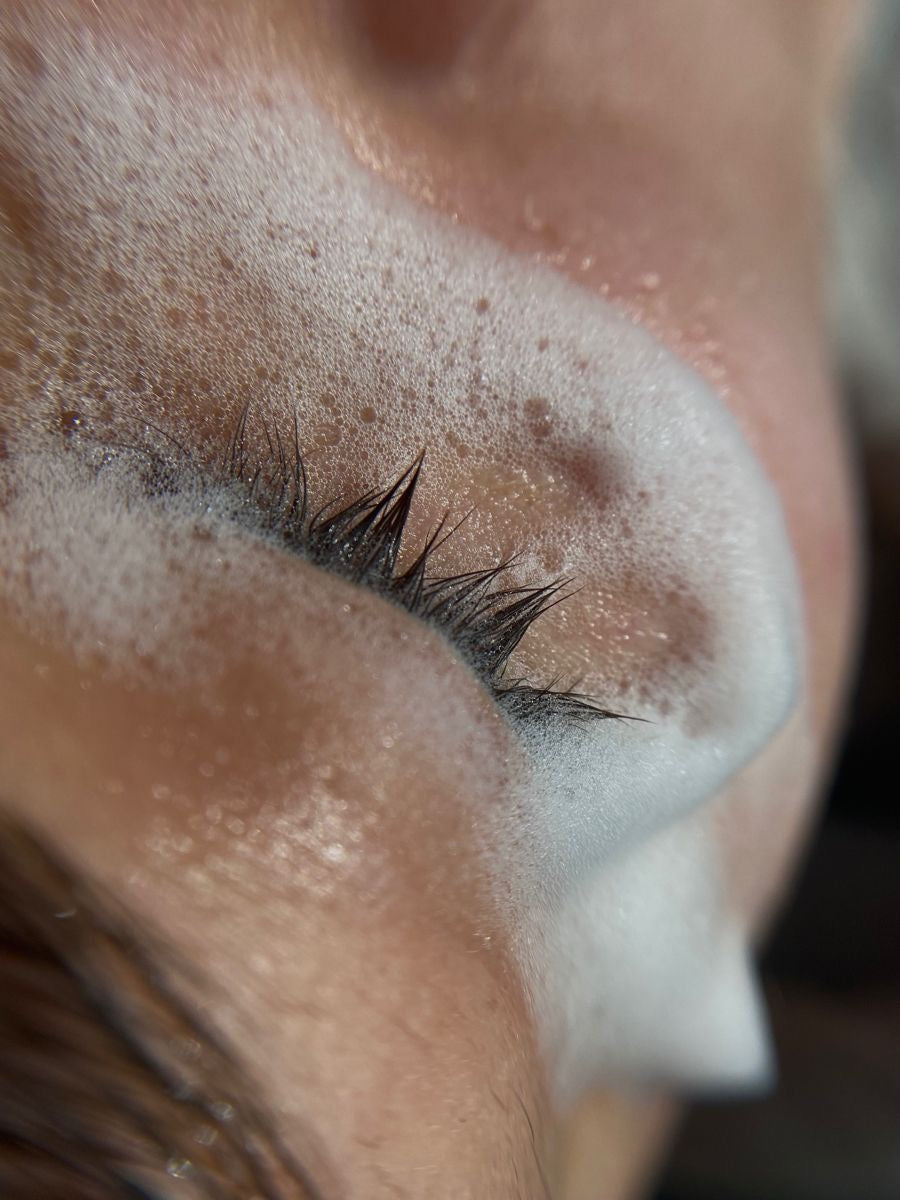 Lash foaming cleanser